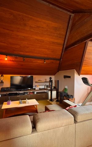 Casa de condomínio à venda com 220m², 3 quartos e sem vaga Casa de condomínio à venda com 220m², 3 quartos e sem vagaSótão