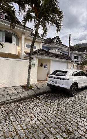 Casa de condomínio à venda com 220m², 3 quartos e sem vaga Casa de condomínio à venda com 220m², 3 quartos e sem vagaFachada Imóvel