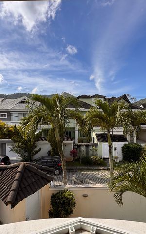 Casa de condomínio à venda com 220m², 3 quartos e sem vaga Casa de condomínio à venda com 220m², 3 quartos e sem vagaSuíte 1