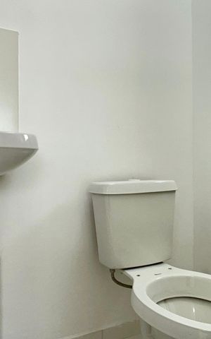 Studio para alugar com 30m², 1 quarto e sem vaga Studio para alugar com 30m², 1 quarto e sem vagaBanheiro