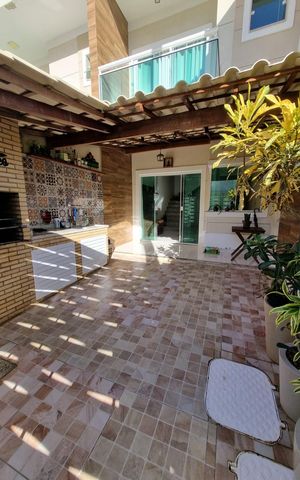 Casa à venda com 130m², 3 quartos e 2 vagas Casa à venda com 130m², 3 quartos e 2 vagasÁrea externa
