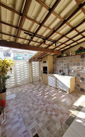 Casa à venda com 130m², 3 quartos e 2 vagas