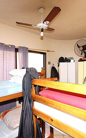 Casa à venda com 300m², 7 quartos e 4 vagasQuarto 2