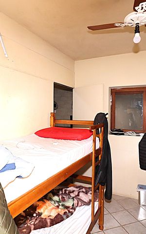 Casa à venda com 300m², 7 quartos e 4 vagasQuarto 2