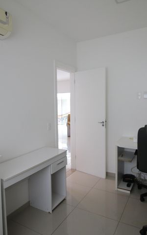 Casa de condomínio à venda com 490m², 4 quartos e 2 vagasEscritório