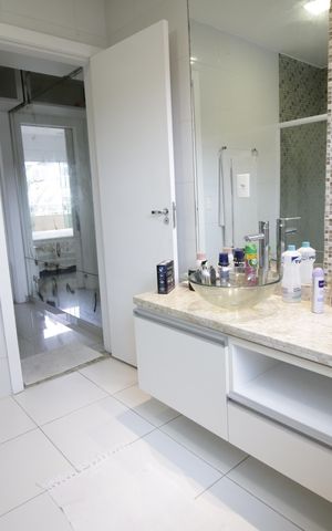 Casa de condomínio à venda com 490m², 4 quartos e 2 vagasBanheiro da Suíte 3