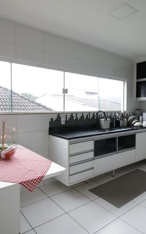 Casa de condomínio à venda com 490m², 4 quartos e 2 vagasCozinha