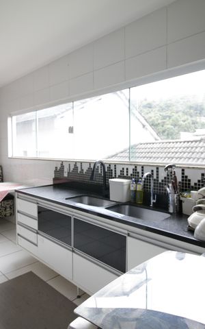 Casa de condomínio à venda com 490m², 4 quartos e 2 vagasCozinha