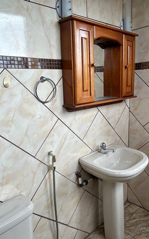 Casa para alugar com 461m², 8 quartos e 5 vagasBanheiro dos quartos 6 e 7