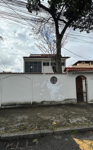 Casa para alugar com 461m², 8 quartos e 5 vagasFachada + placa