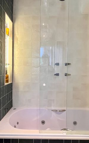 Apartamento à venda com 80m², 1 quarto e sem vaga Apartamento à venda com 80m², 1 quarto e sem vagaBanheiro da suite