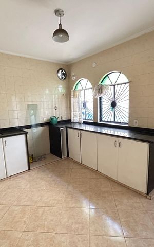 Casa à venda com 327m², 4 quartos e 1 vagaCozinha
