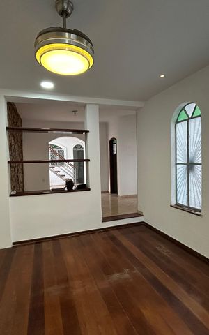 Casa à venda com 327m², 4 quartos e 1 vagaSala