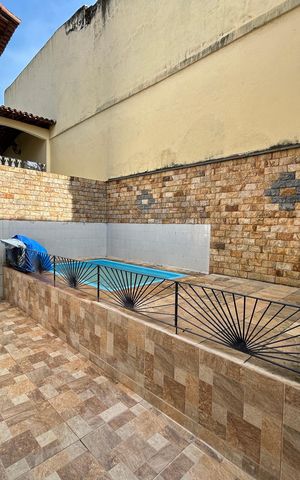 Casa à venda com 327m², 4 quartos e 1 vagaPiscina