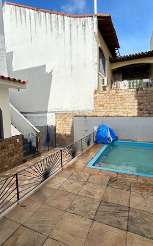 Casa à venda com 327m², 4 quartos e 1 vagaPiscina