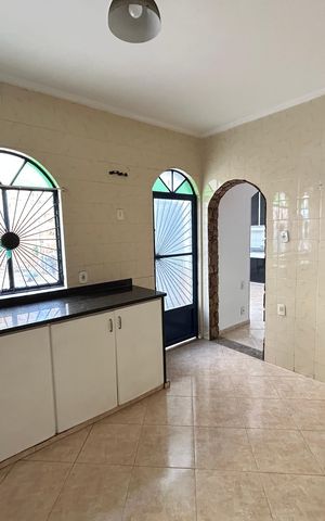 Casa à venda com 327m², 4 quartos e 1 vagaCozinha