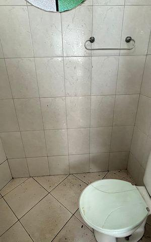 Casa à venda com 327m², 4 quartos e 1 vagaBanheiro de serviço