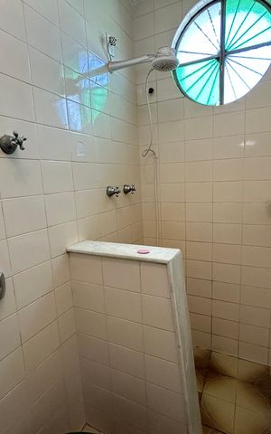 Casa à venda com 327m², 4 quartos e 1 vagaBanheiro da Suíte 2