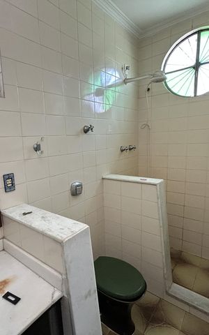 Casa à venda com 327m², 4 quartos e 1 vagaBanheiro da Suíte 2