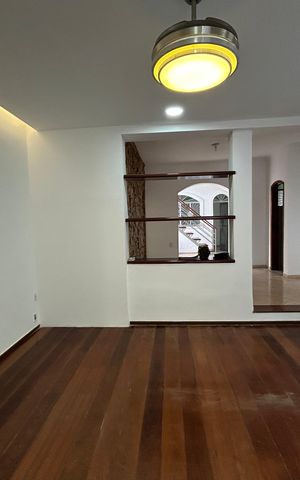 Casa à venda com 327m², 4 quartos e 1 vagaSala