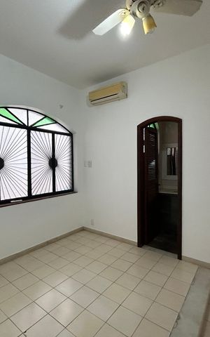 Casa à venda com 327m², 4 quartos e 1 vagaSuíte