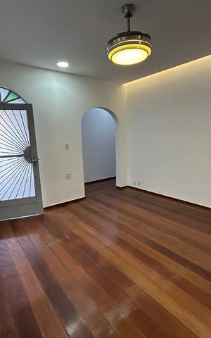 Casa à venda com 327m², 4 quartos e 1 vagaSala