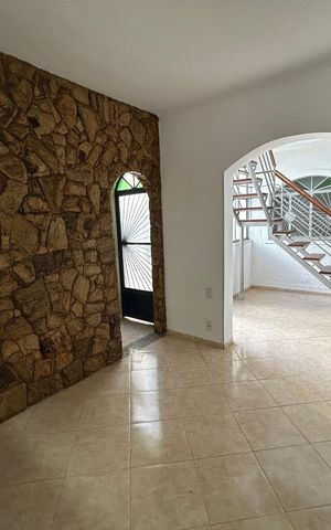 Casa à venda com 327m², 4 quartos e 1 vagaSala