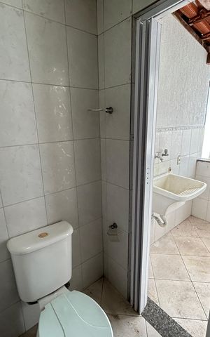 Casa à venda com 327m², 4 quartos e 1 vagaBanheiro de serviço