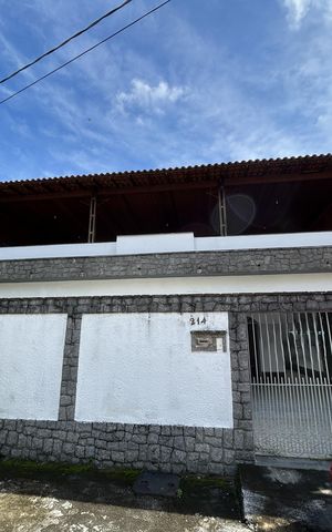 Casa à venda com 327m², 4 quartos e 1 vagaFachada + placa