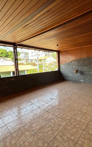 Casa à venda com 327m², 4 quartos e 1 vagaVaranda