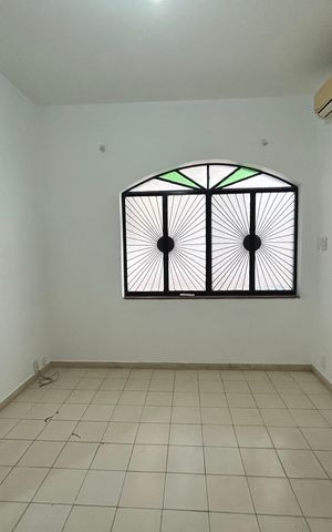 Casa à venda com 327m², 4 quartos e 1 vagaSuíte