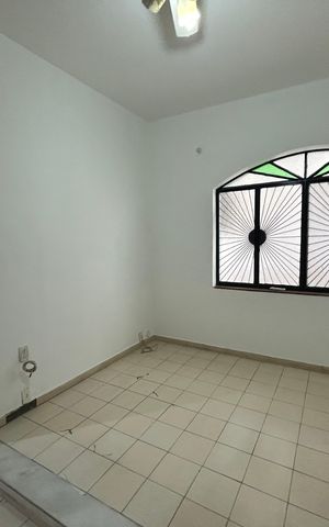 Casa à venda com 327m², 4 quartos e 1 vagaSuíte