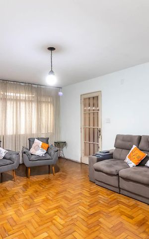 Casa à venda com 100m², 2 quartos e 4 vagas Casa à venda com 100m², 2 quartos e 4 vagasSala