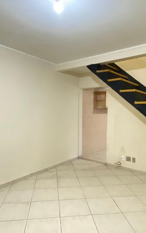 Casa para alugar com 100m², 3 quartos e 2 vagas Casa para alugar com 100m², 3 quartos e 2 vagasSala