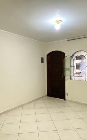 Casa para alugar com 100m², 3 quartos e 2 vagas Casa para alugar com 100m², 3 quartos e 2 vagasSala