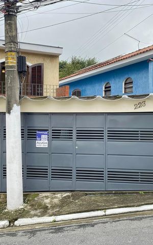 Casa para alugar com 100m², 3 quartos e 2 vagas Casa para alugar com 100m², 3 quartos e 2 vagasFachada