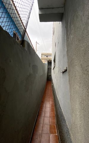 Casa para alugar com 100m², 3 quartos e 2 vagas Casa para alugar com 100m², 3 quartos e 2 vagasCorredor lateral