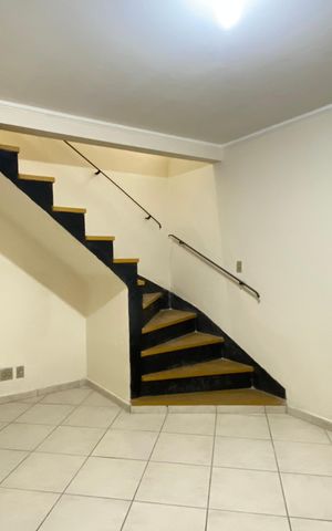 Casa para alugar com 100m², 3 quartos e 2 vagas Casa para alugar com 100m², 3 quartos e 2 vagasSala