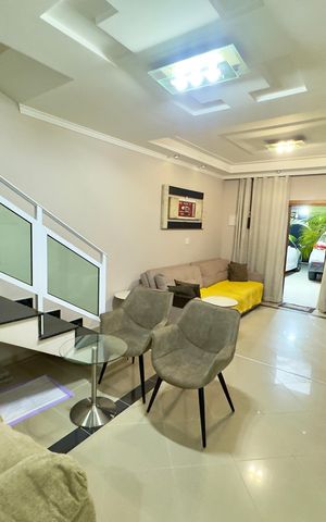 Casa à venda com 200m², 4 quartos e 2 vagas Casa à venda com 200m², 4 quartos e 2 vagasSala