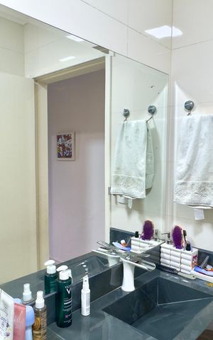 Casa à venda com 200m², 4 quartos e 2 vagas Casa à venda com 200m², 4 quartos e 2 vagasBanheiro 4