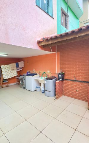 Casa à venda com 200m², 4 quartos e 2 vagas Casa à venda com 200m², 4 quartos e 2 vagasÁrea de Serviço