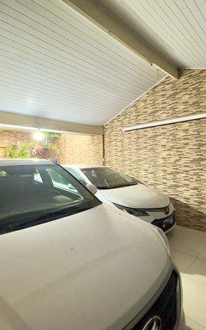 Casa à venda com 200m², 4 quartos e 2 vagas Casa à venda com 200m², 4 quartos e 2 vagasGaragem