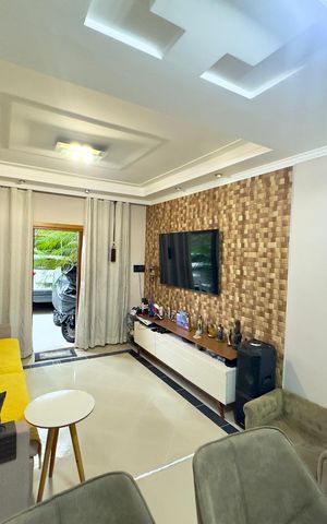 Casa à venda com 200m², 4 quartos e 2 vagas Casa à venda com 200m², 4 quartos e 2 vagasSala