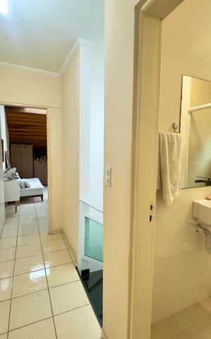 Casa à venda com 200m², 4 quartos e 2 vagas Casa à venda com 200m², 4 quartos e 2 vagasCorredor interno