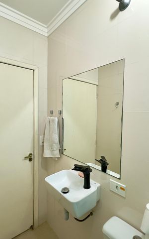 Casa à venda com 200m², 4 quartos e 2 vagas Casa à venda com 200m², 4 quartos e 2 vagasBanheiro 1