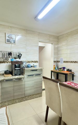 Casa à venda com 200m², 4 quartos e 2 vagas Casa à venda com 200m², 4 quartos e 2 vagasCozinha