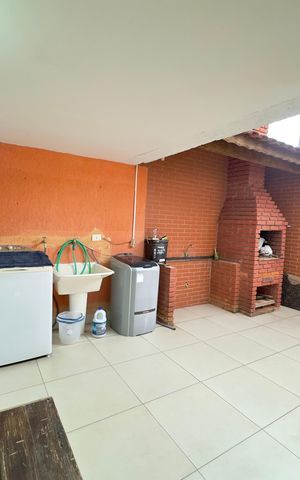 Casa à venda com 200m², 4 quartos e 2 vagas Casa à venda com 200m², 4 quartos e 2 vagasÁrea de Serviço