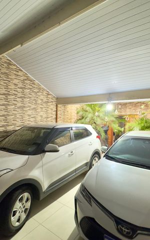 Casa à venda com 200m², 4 quartos e 2 vagas Casa à venda com 200m², 4 quartos e 2 vagasGaragem