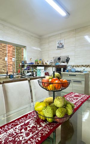 Casa à venda com 200m², 4 quartos e 2 vagas Casa à venda com 200m², 4 quartos e 2 vagasCozinha