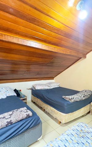 Casa à venda com 200m², 4 quartos e 2 vagas Casa à venda com 200m², 4 quartos e 2 vagasQuarto 4